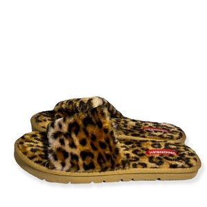 Union Bay Woman’s / Mens leopard slippers